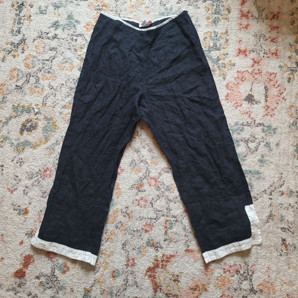 LAST CHANCE Vintage Black And White 100% Linen Cropper Capri Pants